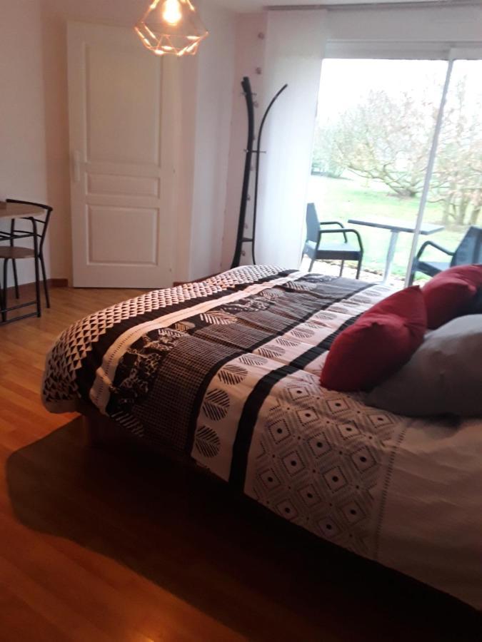 Chambre D'Hotes Cote Jardin Soulignonne Екстер'єр фото